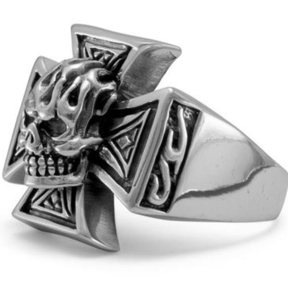 Oxidized Maltese Cross And Skull Ring - Picture 2 of 4